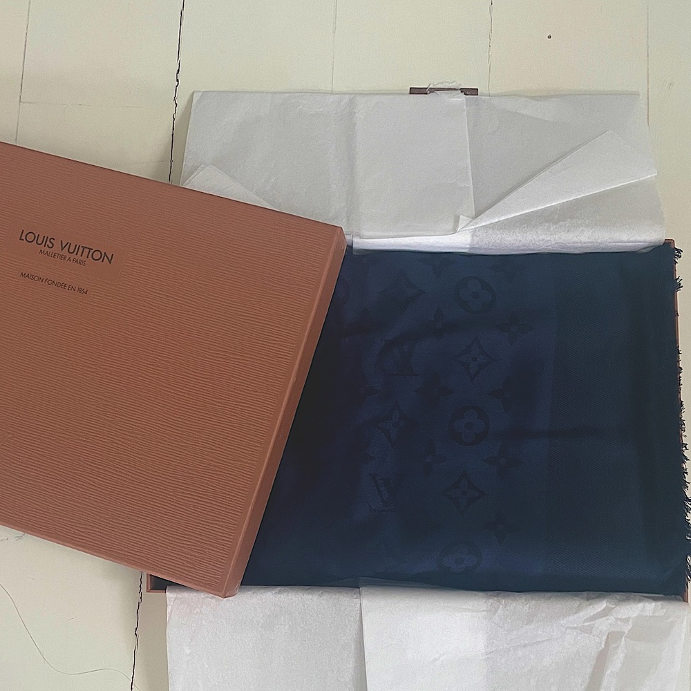 LOUIS VUITTON Monogram Scarf Stall Shawl/ Navy